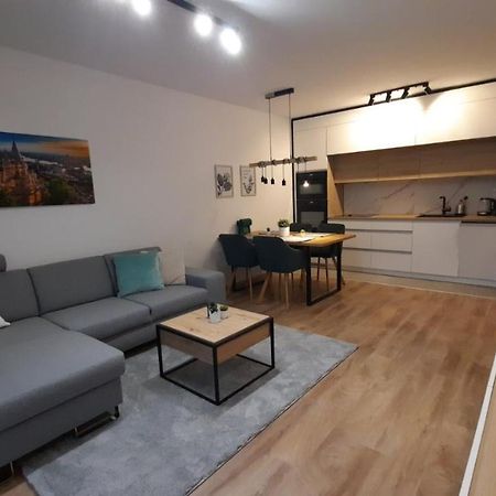 Bpr Space Grey Home With Balcony Budapest Bagian luar foto