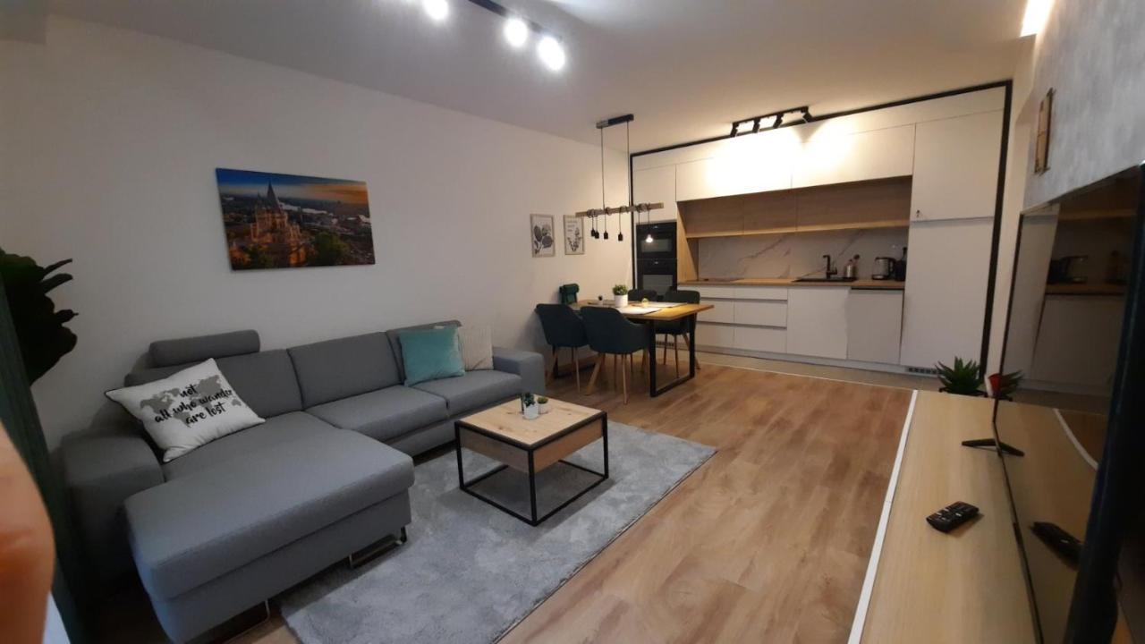 Bpr Space Grey Home With Balcony Budapest Bagian luar foto