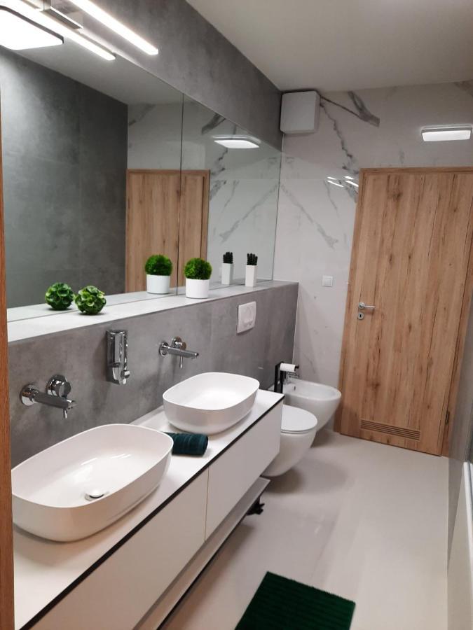 Bpr Space Grey Home With Balcony Budapest Bagian luar foto