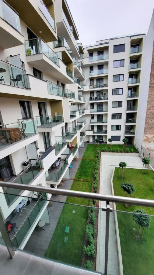 Bpr Space Grey Home With Balcony Budapest Bagian luar foto